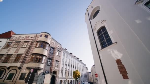 オーストリアの旧市街クレムスでの美しいショット — ストック動画