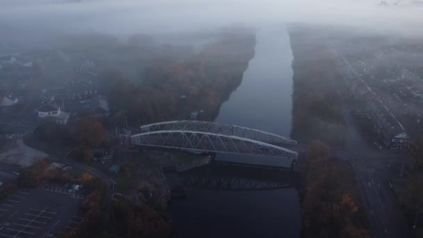 Misty Autumn Wilderspool Causeway Skyddsspak Bro Över Manchester Fartyg Kanal — Stockvideo