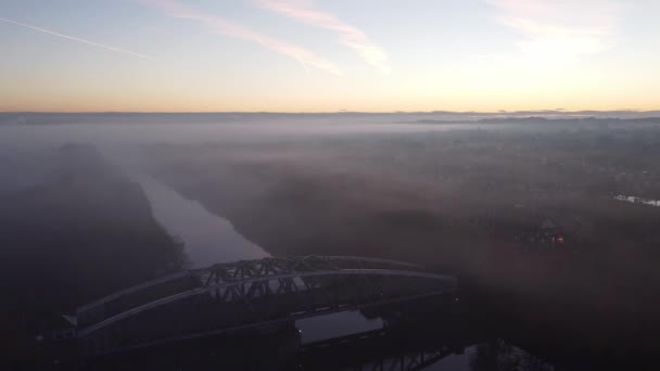 Misty Autumn Wilderspool Causeway Cantilever Bridge Manchester Ship Canal Aerial — Vídeos de Stock