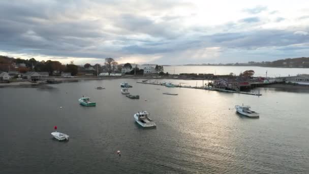 Luftaufnahmen Von Booten Der Bailey Island Wharf — Stockvideo