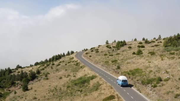 Luchtfoto Volgt Een Camper Busje Een Lege Weg Madeira Portugal — Stockvideo