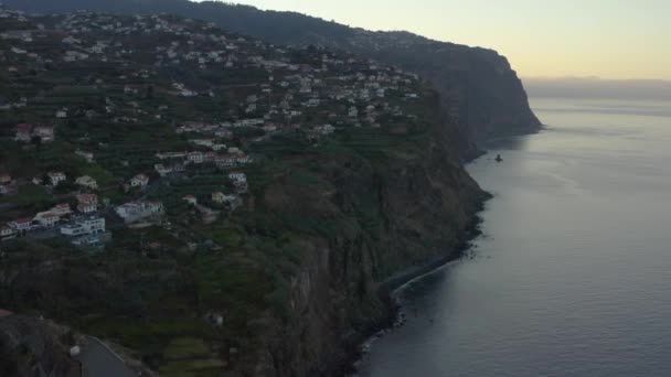 Luchtfoto Vliegen Langs Kust Van Ponta Sol Madeira Zonsondergang — Stockvideo