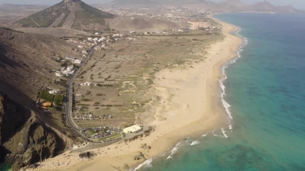 Εναέρια Κλίση Που Δείχνει Νησί Porto Santo Μαδέρα Πορτογαλία — Αρχείο Βίντεο