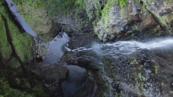 Antena Obraca Się Zgodnie Ruchem Wskazówek Zegara Waterfall Risco Maderze — Wideo stockowe