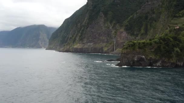 Aeronave Voa Longo Costa Seixal Madeira — Vídeo de Stock