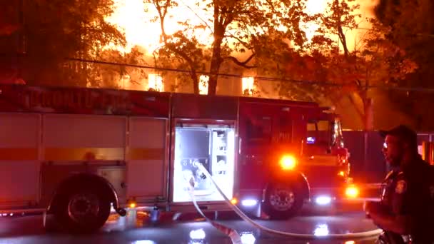 Estación Rescate Motores Bomberos Toronto Incidente Incendio — Vídeos de Stock