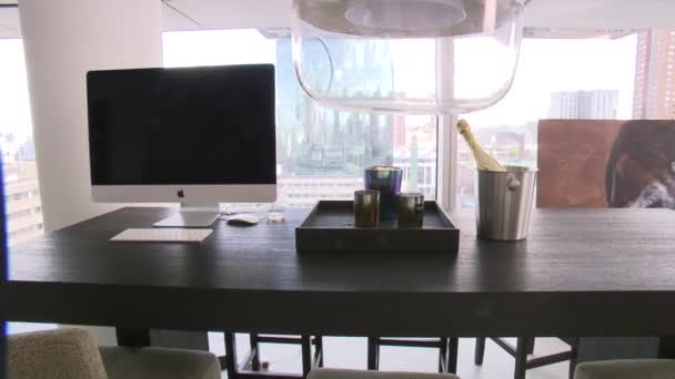 Rotterdam Nederland Luxe Skyline Appartement Interieur Met Skyline Uitzicht Dolly — Stockvideo