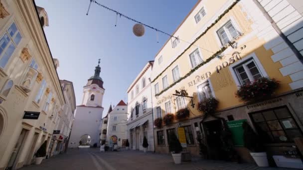 斯坦纳托尔街和奥地利Krems Der Donau老城的大街 — 图库视频影像