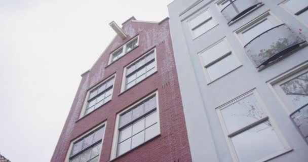 Amsterdam Domy Kanałowe Holandii Przenoszenie Patelni Kamiennych Powierzchniach Domów — Wideo stockowe