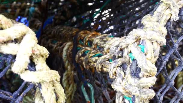 Gestapelte Leere Fischereiindustrie Hummernetzkörbe Nahaufnahme Dolly Links — Stockvideo