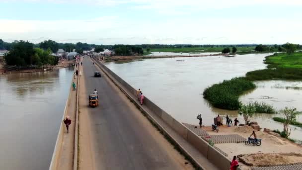 Povodňové Vody Řeky Sokoto Městě Argungu Státě Kebbi Nigérii Prolomily — Stock video