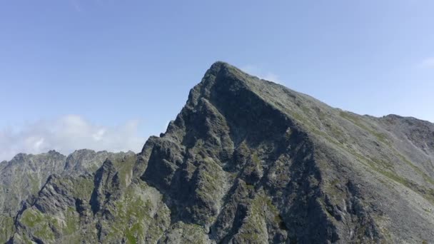 山クリヴァン スロバキアの上の周りを飛ぶ — ストック動画