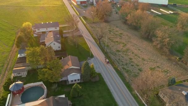 Vue Aérienne Amérique Rurale Des Terres Agricoles Amish Cheval Buggy — Video