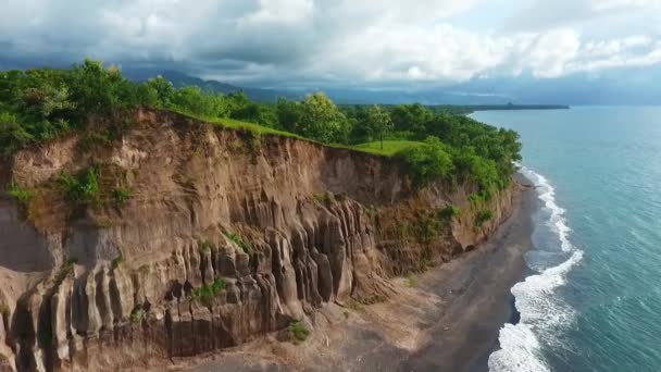 Aerial View Steep Coast Samota Sumbawa Cloudy Indonesia Tracking Drone — Stock Video