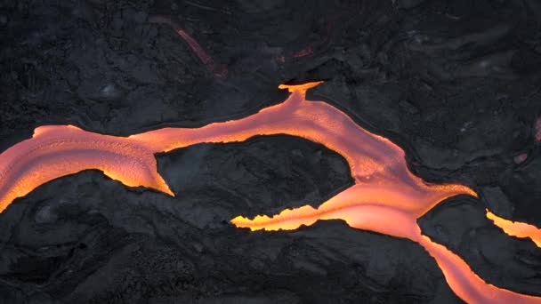 Plano Estático Arriba Abajo Los Arroyos Lava Del Volcán Cumbre — Vídeos de Stock