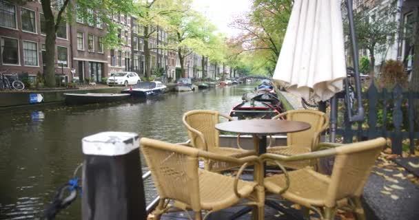 Amsterdam Pays Bas Bateau Terrasse Canal Avec Parasol Chaises Longues — Video