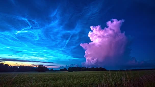 黄昏时分 碧绿的天空中形成了厚重的云彩 时间流逝 — 图库视频影像