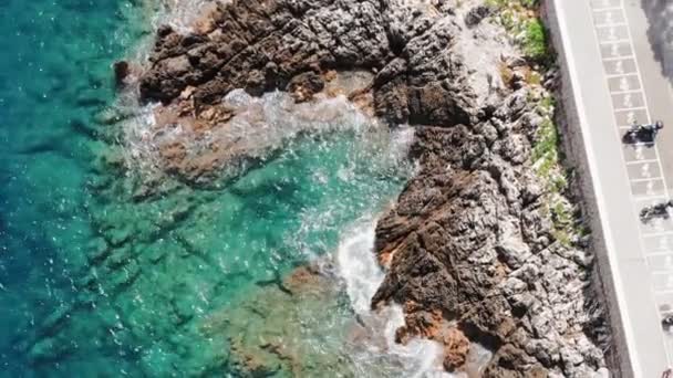 Des Vagues Calmes Contre Côte Sud France — Video