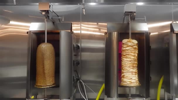 Loop2 Beef Donair Chicken Shawarma Vertical Bbq Rotating Steady Slow — Stok Video