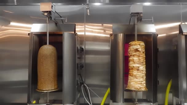 Loop4 Beef Donair Sinistra Chicken Shawarma Destra Ruotano Rotazione 360 — Video Stock