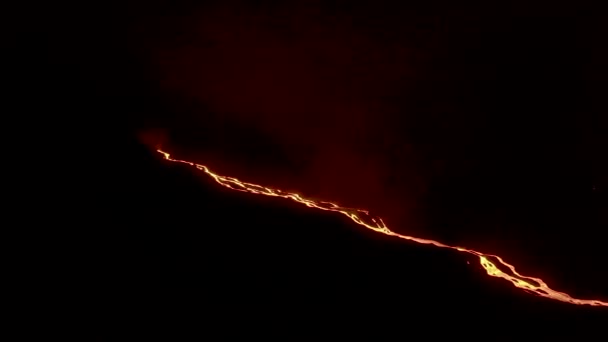 Cumbre Vieja火山夜间喷发的空中景观 — 图库视频影像
