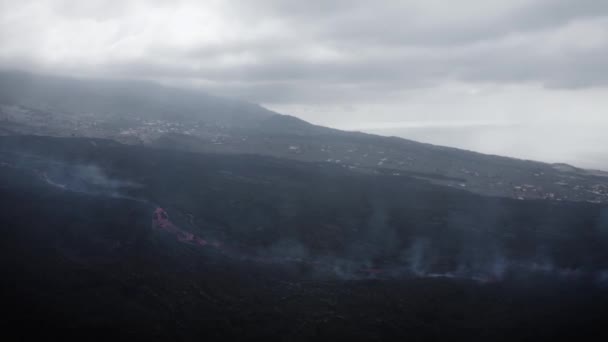 显示Cumbre Vieja在La Palma喷发的无人机 — 图库视频影像