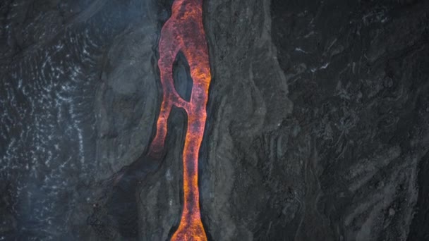 カンブル ビエハの噴火の上を飛ぶドローン — ストック動画