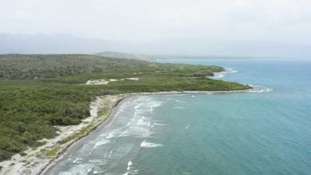 Aerial Nedotčené Pláže Kopce Monte Rio Dominikánská Republika Stoupající Výstřel — Stock video