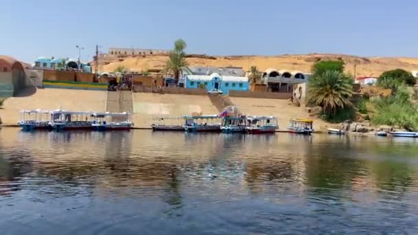 Uitzicht Nubian Village Egypte Tijdens Het Zeilen Door Nijl Rivier — Stockvideo