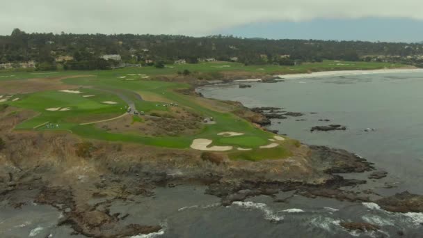 Drone 7Th Hole Oceaan Buurt Van Pebble Beach Golfbaan Rechts — Stockvideo