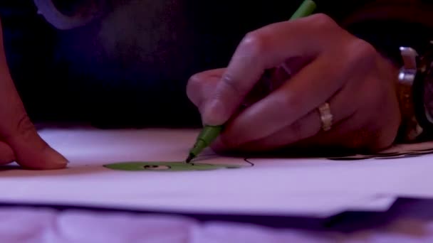 Detail Shot Hand Married Woman Drawing Green Pen — Stock Video