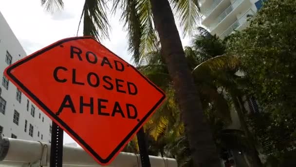 Road Closed Ahead Inloggen Sterke Stormachtige Wind Miami Florida Verenigde — Stockvideo