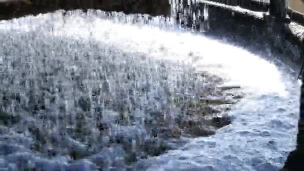 Water Druipt Grote Opvangtank Sluiten — Stockvideo