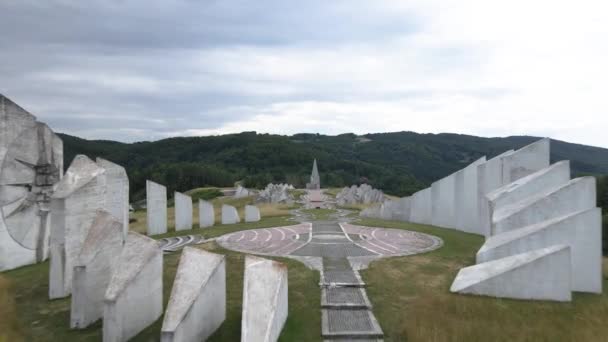 Drone Veduta Aerea Kadinjaca Wold War Monumento Commemorativo Vicino Uzice — Video Stock