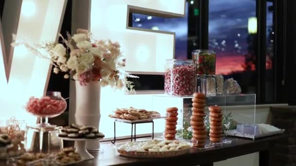 Елегантна Їжа Десертна Таблиця Весільному Прийомі — стокове відео