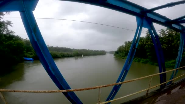 Sadolxem Bridge Monsun Regn Goa Indien — Stockvideo