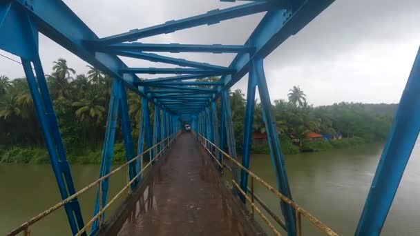 Sadolxem Bridge Monsun Regn Goa Indien — Stockvideo