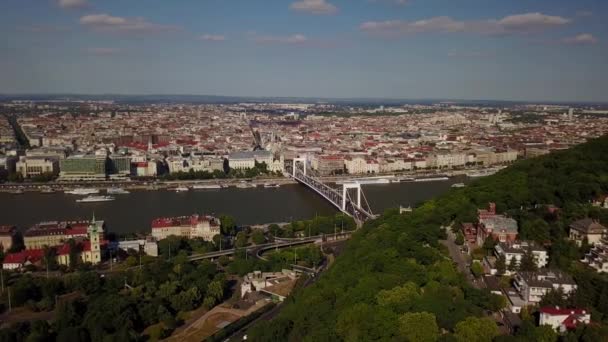 Cinematic Air Drone Pedestal Shot Castle Hill Gellert Hill Danube — Wideo stockowe