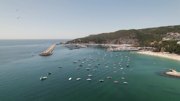 Vista Aérea Torno Vila Costeira Fishing Harbor Sesimbra Com Águas — Vídeo de Stock