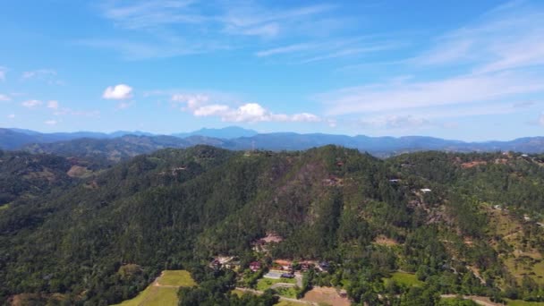 中央アメリカの自然と素晴らしい景色を望む山脈の空の景色 — ストック動画