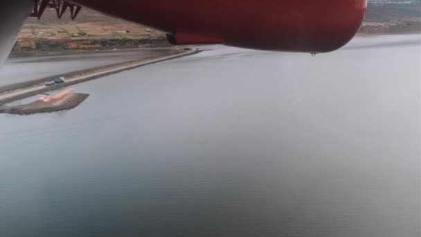 Lado Pov Tiro Pequeno Avião Apoio Pouso Akureyri Islândia Pista — Vídeo de Stock