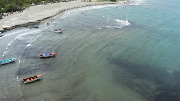 Aérial Bateaux Les Gens Sur Plage Monte Rio République Dominicaine — Video