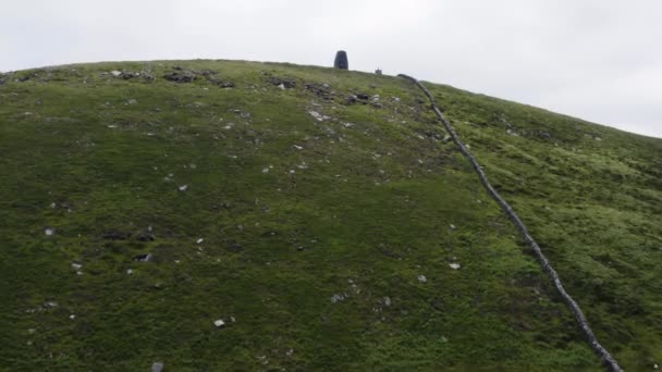 Aerial Eask Tower Carhoo Hill Dingle County Kerry Irsko Přední — Stock video