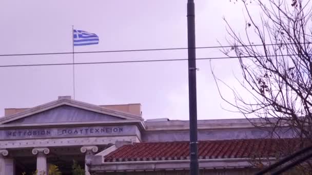 Bandera Grecia Ondeando Encima Del Museo Arqueológico Nacional Atenas Centro — Vídeos de Stock