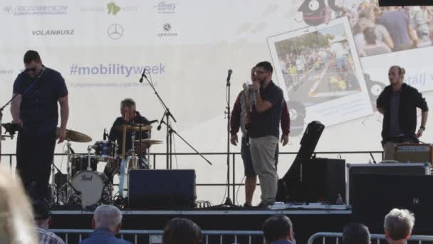 Élő zenészek jamming at mobility week hero square Magyarország