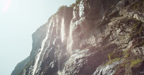 Water Flowing Scenic Geiranger Seven Sisters Waterfall Bright Sunlight — Stock Video
