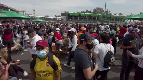 Meksikalı Taraftarlar Meksika Yarış Pistindeki Grand Prix Sinde Bayrak Takıp — Stok video