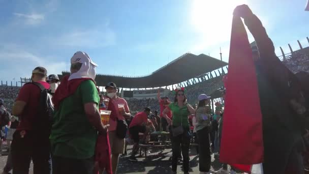 Rajongók Nézői Ünneplik Kedvenc Sofőrjeiket Mexikói Holland Zászlókkal Grand Prix — Stock videók