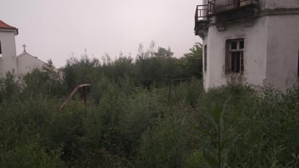 Abandoned Children Sanatorium Caramulo Portugal Having Plants Overgrowing Its Stairway — Stock Video