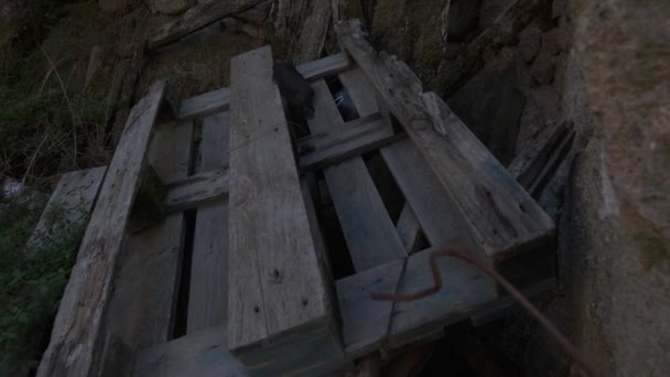 Une Maison Ruines Avec Des Palettes Bois Décomposition Dans Village — Video